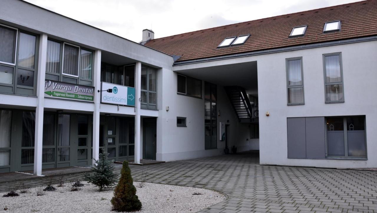 Dentissimi vendégszobák Mosonmagyaróvár Extérieur photo